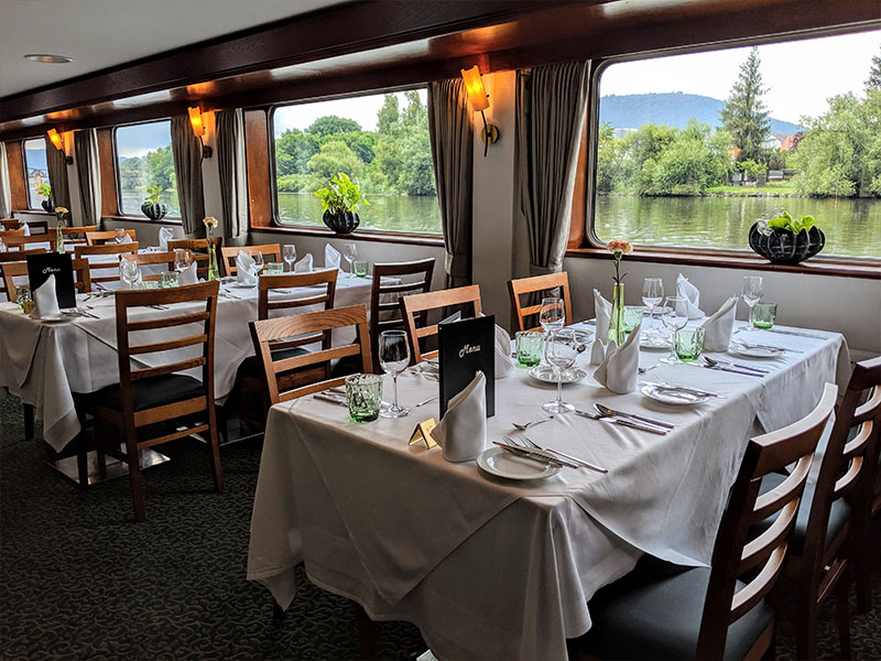 Im Board-Restaurant erwartet euch All Inclusive Verpflegung mit Frühstück, mehrgängiges Mittag- und Abendessen uvm.